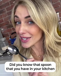 Feed your skin what it needs, with Essential Skin Food 🌿 6 plant-based skin-nourishing compounds, which means: ✅ Firmer, plumper-looking skin from head to toe ✅ Healthy cell-turnover ✅ Glowing complexion Shipped from the 🇺🇸 to your 🚪! *Results may vary | ActivatedYou