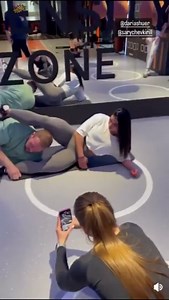 Daria Shuer headscissoring Powerlifter SaryChevKirill