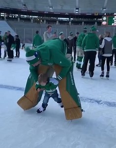 Ben Bishop helps his son on the ice for the first time 😍. #WinterClassic | NHL