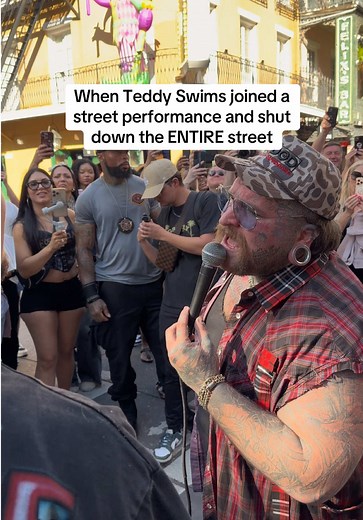 Teddy Swims Live Busking Shuts Down the Street