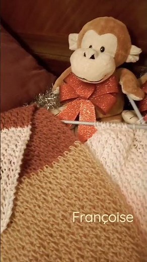 Knitting scarf in progress / See openwork stitch video of December 28, 2022 / Tricot Echarpe ajourée