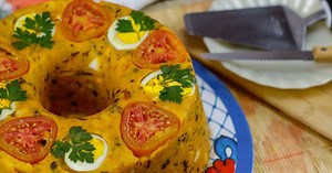 Cuscuz paulista simples: receita clássica com ovo, tomate e azeitona