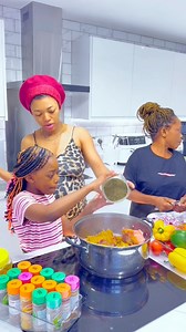 Everyone’s in the kitchen helping me cook 😍 | Hair Tutorials & Lifestyle
