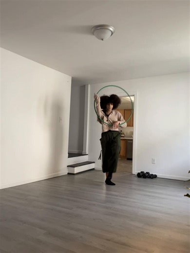kick back #flow #flowarts #flowartist #movementismedicine #hoop