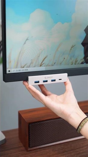 Minimalist desktop setup with just one device – it can read cards and expand functionality. #orico