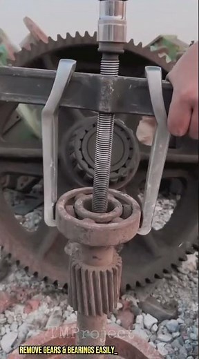 Manual Smart Innovation! Simple Tool for Effortless Gear Removal!