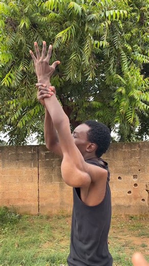 Obvi Ous on Instagram: "Appreciation video for 39K followers 🙏🏾 👉🏾 @the_boneless_squad #obviousthabonebreaker #flexibility #dance #omg #moves #contortionist #trendingreels"