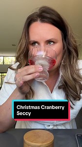 Refreshing Christmas Cranberry Prosecco Cocktail
