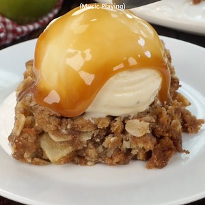 Recipe👉https://butteryourbiscuit.com/caramel-apple-crumble-bars/ Caramel apple crumble bars have a thick brown sugar crust, Granny Smith apples, and are drizzled with homemade caramel sauce. You won’t be able to eat just one! | Butter Your Biscuit
