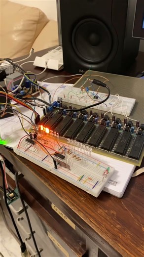 Raspberry Pi Pico + YM203. Testing voice numbers with LEDs!