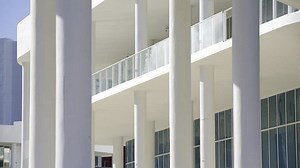 clip-3500156571-detail-building-columns-4k-hdr