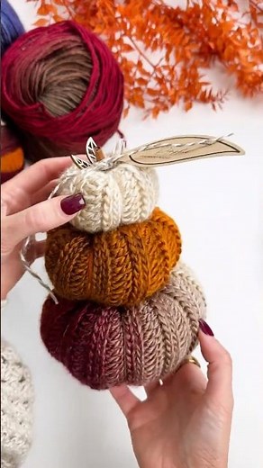 Cozy colourful ribbed pumpkin stack! Easy crochet pattern #crochetpumpkin #pumpkinstack #crochet
