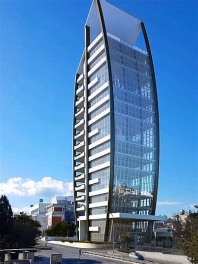 Prime office space in Limassol Avenue, Nicosia 🏢✨ Ready to move in, these modern offices are located in one of the city’s most prestigious business districts, surrounded by the head offices of major banks, insurance companies, and international firms. Designed with innovation and efficiency in mind, the space features advanced technical specifications, high security systems, and excellent energy performance. With shops, restaurants, and essential amenities nearby and the airport just 40 km away