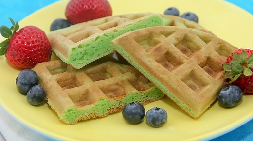 Sharing an easy recipe for Pandan Waffles (Banh Kep La Dua). Made with creamy coconut milk and Pandan infused batter, these waffles are anything but ordinary! Cooked until golden brown, they are crispy on the outside, tender on the inside and perfectly sweet! Enjoy the recipe! Written recipe: http://runawayrice.com/desserts/pandan-waffles-banh-kep-la-dua/ | Run Away Rice