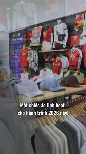 Áo khoác Transform Jacket từ Couple TX không chỉ là một lớp bảo vệ bên ngoài, mà còn là giải pháp thời trang đột phá cho mọi hành trình du xuân hay di chuyển thường nhật. Sản phẩm gây ấn tượng mạnh mẽ với khả năng thay đổi linh hoạt, đáp ứng mọi nhu cầu của nhịp sống hiện đại và năng động. Đây là sự kết hợp hoàn hảo giữa công năng và thời trang, cùng Couple TX bứt phá mọi giới hạn và sẵn sàng cho một năm 2026 đầy trải nghiệm mới mẻ! #CoupleTX #CTX #UrbanCasual #Tet2026 #NgoInMotion #Tết_Sum_Vầy 