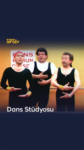 TRT Arşiv on Instagram: "Şöyleden de böyleden de anlamıyorlar. O zaman geriye bir tek seçenek kalıyor; dans! 🕺 #erdaltosun #erkancan #engüngünaydın #2002 #TRTArşiv"