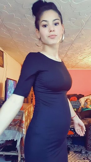 Expressive Hand Gestures in Unique Fashion Setting