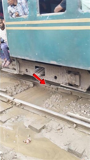 The wood of the railway line is sinking.#video #train #down