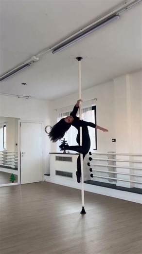 Pole Dancing with Sticky Leggings
