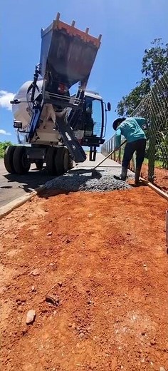 Self-Loading Mixer in Action: Producing and Pouring High-Quality Concrete