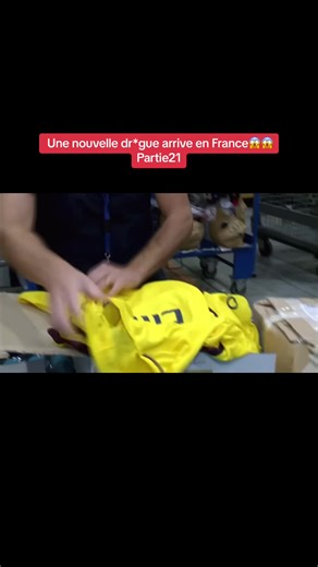 Découverte de Contrefaçons et Drogues à l'Aéroport - Reportage Choc