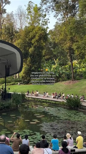 Singapore 🇸🇬 Travel | Hotels | Food | Tips | picnic under the palms, with jazz in the air—Singapore’s Botanic Gardens is where serenity meets soul!🎷🍀 💡The Singapore Botanic Gardens is... | Instagram