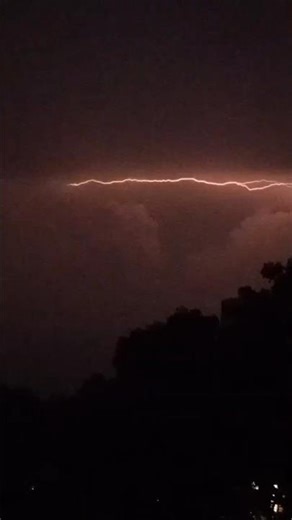 Anvil crawler lightning. #storm #Anvilcrawlerlightning