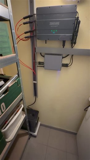 Awelo Energy on Instagram: "Es geht bei unserem Kunden Günther in Gütersloh weiter! Aktuell ist bei ihm eine Zendure Solarflow Hub mit einem Deye Micro-Wechselrichter und 2 Modulen verbaut – und genau das bauen wir jetzt zurück. 🔧⚡ Denn Günther steigt um auf ein neues, leistungsstärkeres System: 👉 EcoFlow Stream Ultra 👉 mit Smartmeter 👉 und ganzen 4 Solarmodulen Damit wird seine Anlage deutlich effizienter, reagiert schneller auf Verbrauchsschwankungen und bringt ihm maximalen Eigenverbrauch