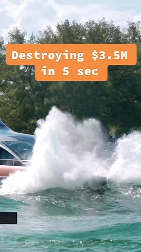 How to Destroy a NEW YACTH in 5 sec! #lexus #haulover #hugewaves