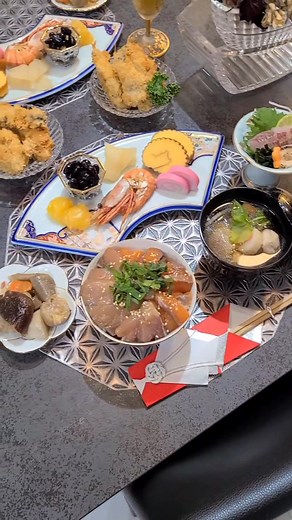 元旦ごはん🎍: お正月料理プレートと祝蕾レシピ