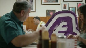 E4 Cafe Ident