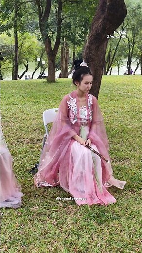 Gorgeous Traditional Chinese Women Performing in the Park 🇨🇳