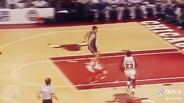 バスケ界の神、マイケル・ジョーダンの神懸かったプレイとは...☠️ #JORDAN #CapCut #バスケ #運営さん大好き