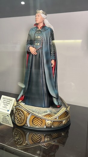 DSTZach and @CannonDollX are here to give you a booth tour - today we show off out Entertainment prototype display! 👍 #SDCC24 #DiamondSelectToys #GentleGiantLTD #Booth2607 #LOTR #HOTD #Gargoyles #Disney #TheMatrix | Diamond Select Toys