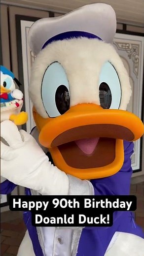 It’s Donald Duck’s 90th Birthday! // Disneyland