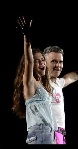 ROBBIE WILLIAMS Canta con su hija de 13 años``Angels´´en Bilbao BBK Live#RobbieWilliams