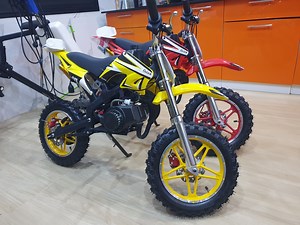 175,000Frs! Tel 6 51 98 66 28 Yaounde. 49cc moto essence pour les enfants 5 à 15ans à vendre. Neuf et original. Prix fixe et Promotion! YAOUNDE. Tel & WhatsApp: ( 237) 651986628 or 693886314. Situés à immeuble ROCKS en face Polytechnique Melen. www.mayelpoint-sales.com New and original 49cc dirt bikes for kids 5 - 15 years for sale. | MayelPoint-SALES