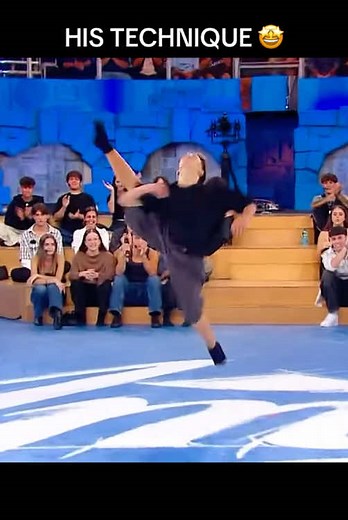 Emiliano's Captivating Contemporary Dance Solo