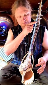 RootFlute / Daniel Hansen on Instagram: "Triton shell harp. What do you think?? Rootflute.com in bio. Available now. #harp #HeartMusic #SoundJourney #HealingHarp #432Hertz #HarpPlayer #ngoni #kora #Africanharp #organicinstruments #HealingMusic #healingvibrations #rootflute"