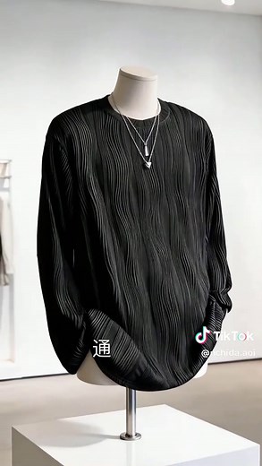 メンズハイストリートドレープインナーレイヤリングシャツ 春と秋の薄いストライプトップ ルーズでハンサムな長袖Tシャツ シンプルデザイン