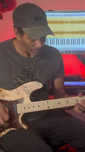 🎸 Ready to break free from the same old licks? Legendary fusion icon Greg Howe is here to show you how to turn simple arpeggios into endless melodic ideas. ✨ From superimposed arpeggios to chromatic hacks and rhythmic phrasing, this method is packed with the secrets that shaped Greg’s iconic sound. Whether you shred rock, groove in jazz, or explore modern prog, you’ll discover how to: 🔥 Add rich harmonic colors to your solos 🔥 Connect scales & arpeggios seamlessly 🔥 Create flowing, pro-level