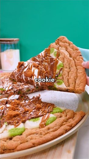 Is this Nutella Biscoff covered GIANT COOKIE PIZZA worth the HYPE?!