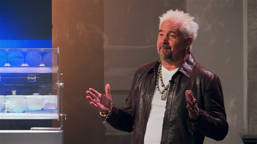 8 chefs remain in the TOC Qualifiers, but only 4 will win their battles and advance to Guy Fieri's main #TournamentOfChampions bracket competition, which begins next Sunday! Tune in tonight @ 8|7c to see who scores those coveted few remaining spots 🔥 | Food Network