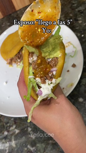 Gorditas De Asada 😋 Salsa Ingredients: 8 Tomatillos 12 Toasted Chile De Arbol 1 Garlic Clove Cilantro 1/3 cup water Chicken Bullion #foodie#mexicanfood#comidamexicana#gorditas#carneasada#dinnerideas#mexicantiktok#fyp#cena