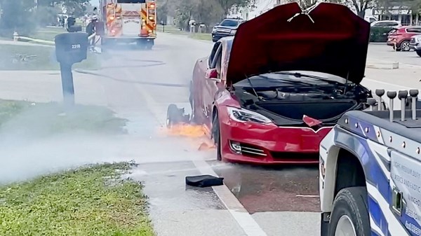 Hurricane Ian flood damage to EVs creating ticking time bombs in Florida