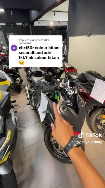Replying to @ainasofea198 good new motor cbr150r black 2 unit baru sampai klang ya yang berminat boleh terus pm number di bio kami ya terima kasih #motormurah #honda #cbr150r #yamaha #r15