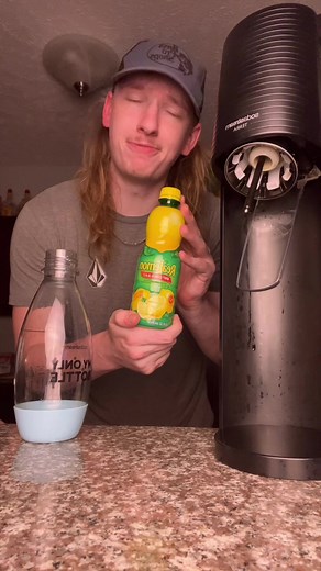 Replying to @Cece Davidson carbonated lemon juice? #fyp #foryoupage #lemonjuice #carbonation #lifehack #drinktester