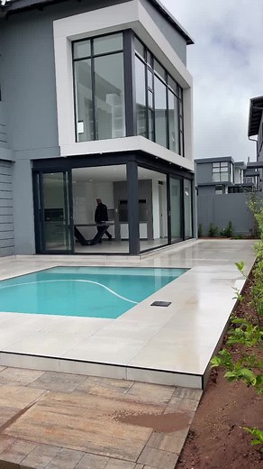 R6 999 000 | 4 Bedroom House For Sale in Midstream Ridge Bedrooms: 4 Bathrooms: 4.5 Garages: 3 Erf Size: ± 650 m2 Floor Size: ± 387m2 Rates: R 6100 / m Levies: R 2000 / m