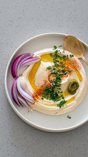 Eating Healthy Today on Instagram: "Move aside chickpeas — for this silky smooth RED LENTIL ‘HUMMUS’ 🧡💪🏼 Made in 15 minutes from scratch with a delicious earthy flavor and full of protein! 😍 (Via: @thetastyk) • INGREDIENTS • 1 cup split red lentils, dry 2 cups water juice of 1 lemon 1/2 cup tahini 1 garlic clove 1 tsp salt • METHOD • Add the lentils to a sieve and rinse well to get rid of any dirt. Bring 2 cups of water to a boil in a small pot, then add the lentils, reduce to a simmer and c