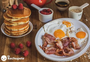 Cómo hacer un desayuno americano: pancakes, bacon y huevos - De Rechupete